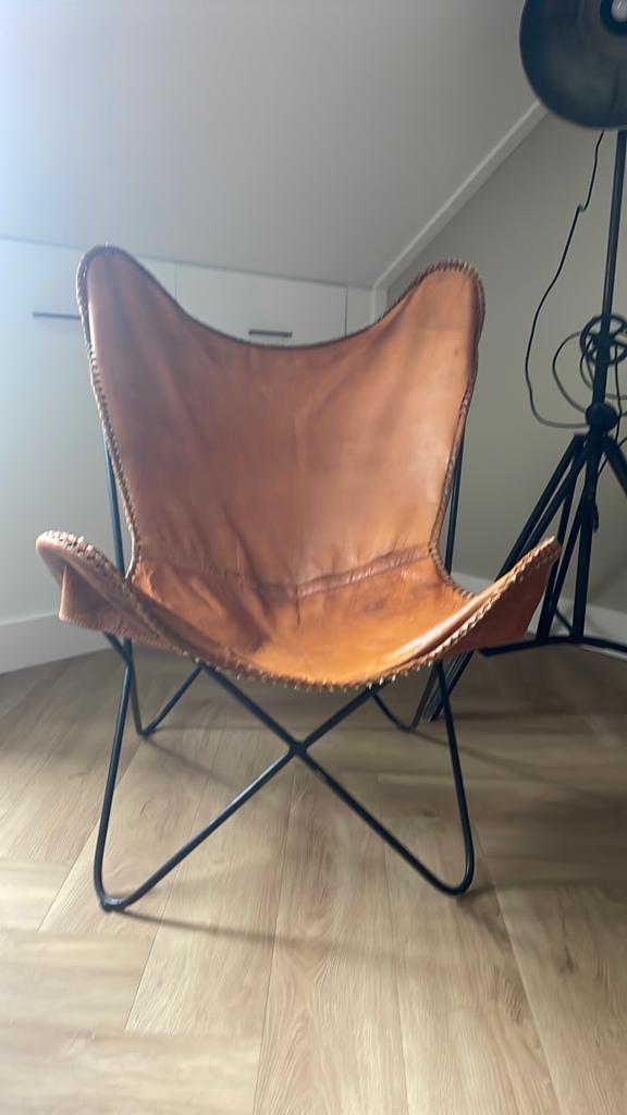 Vlinderstoel cognac, Ophalen, Zo goed als nieuw, 50 tot 75 cm, Leer
