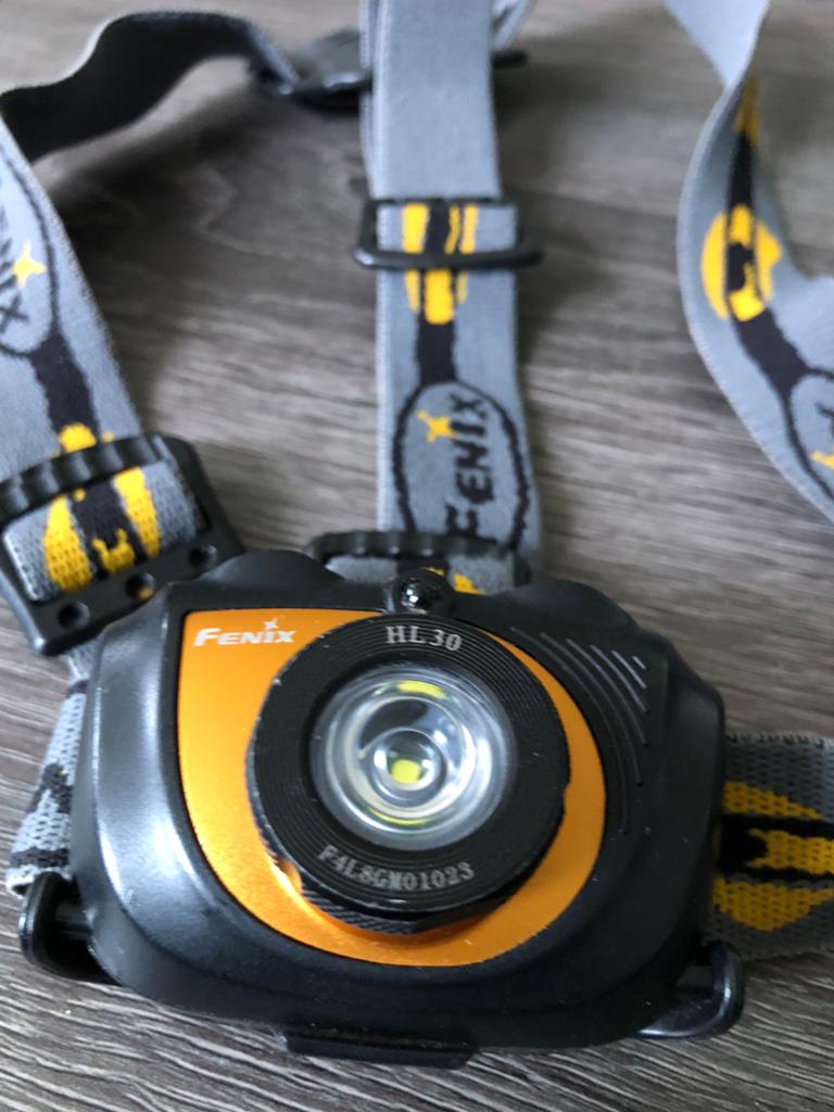 Fenix HL30 hoofdlamp, Ophalen of Verzenden, Zo goed als nieuw, Batterij