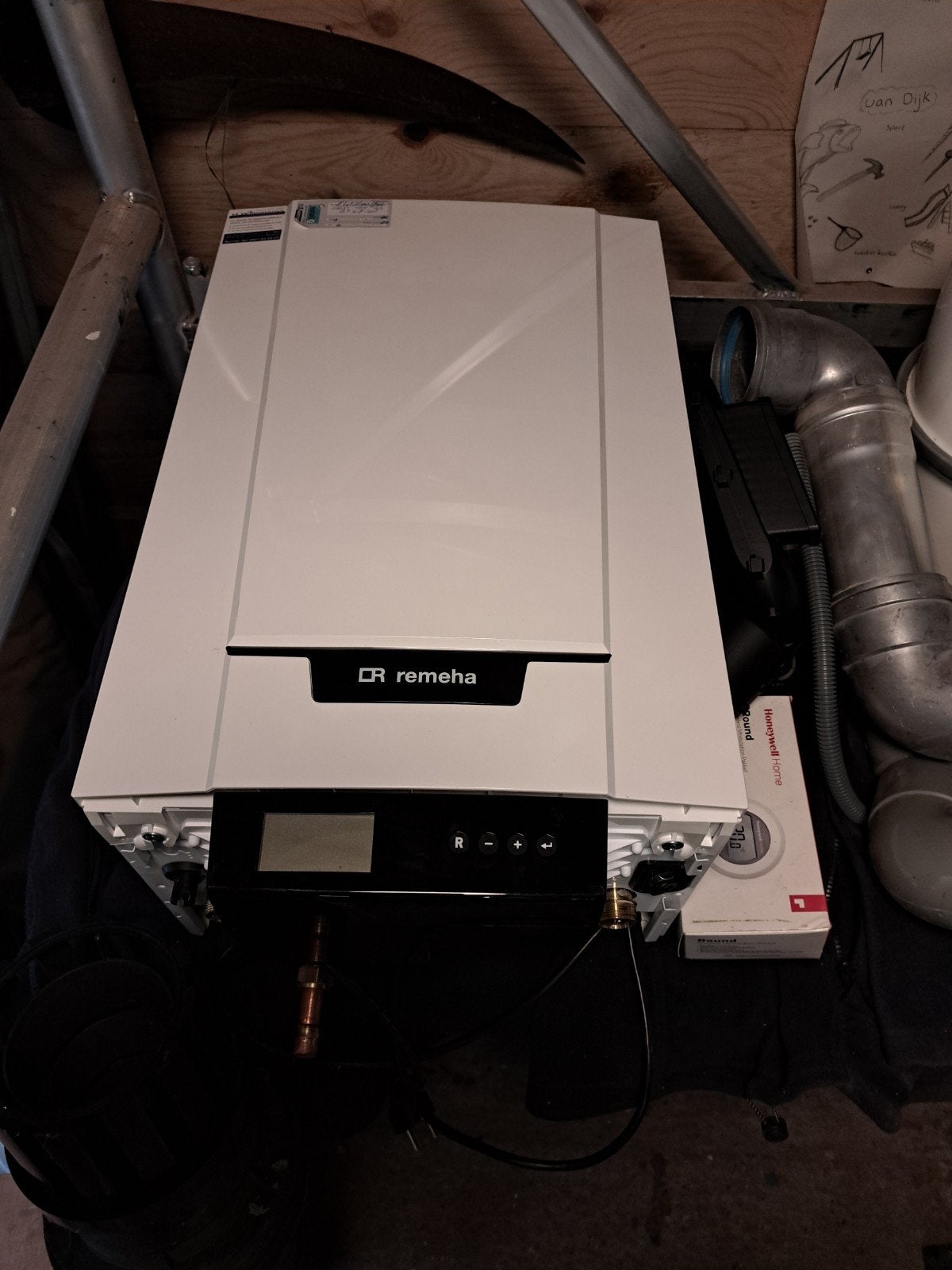 Te koop 5 jaar oude remeha cv ketel met storing, Minder dan 20 liter, Ophalen of Verzenden, Geiser, Minder dan 3 jaar oud