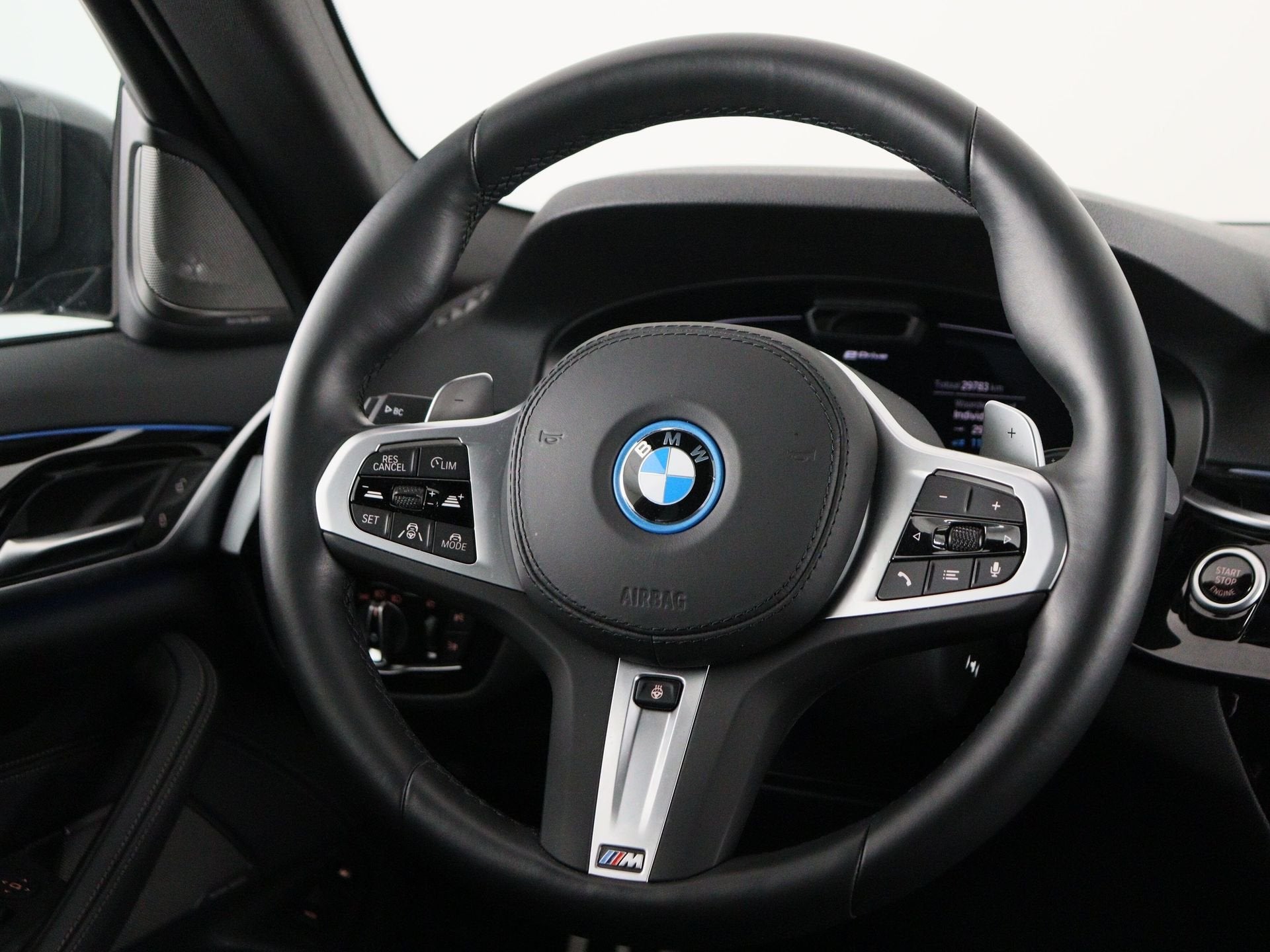 BMW 5 Serie Touring 530e Business Edition Plus (bj 2024), Auto's, Achterwielaandrijving, Zwart, 4 cilinders, Met garantie (alle)