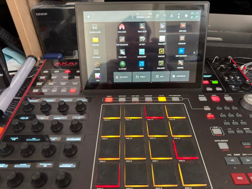 Akai MPC X Professionele Muziek Productie Center, Ophalen, Gebruikt