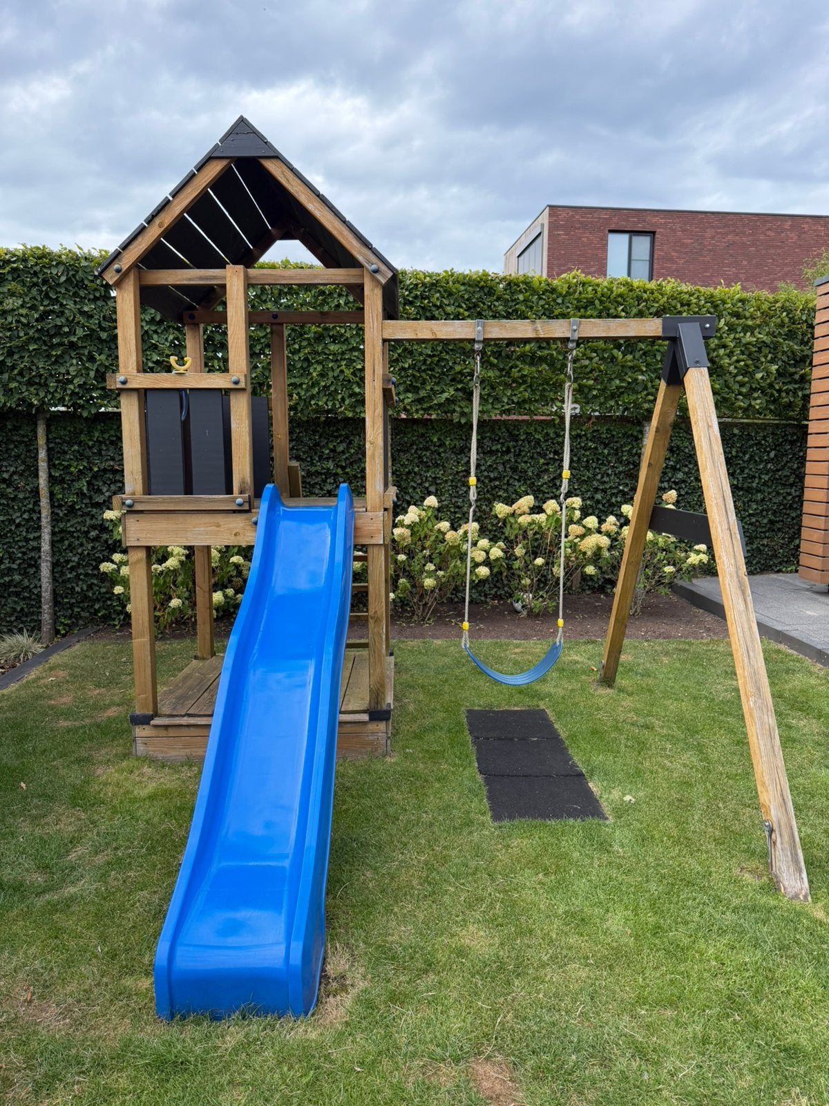 Speeltoestel / speelhuisje tuin, Ophalen, Gebruikt, Glijbaan
