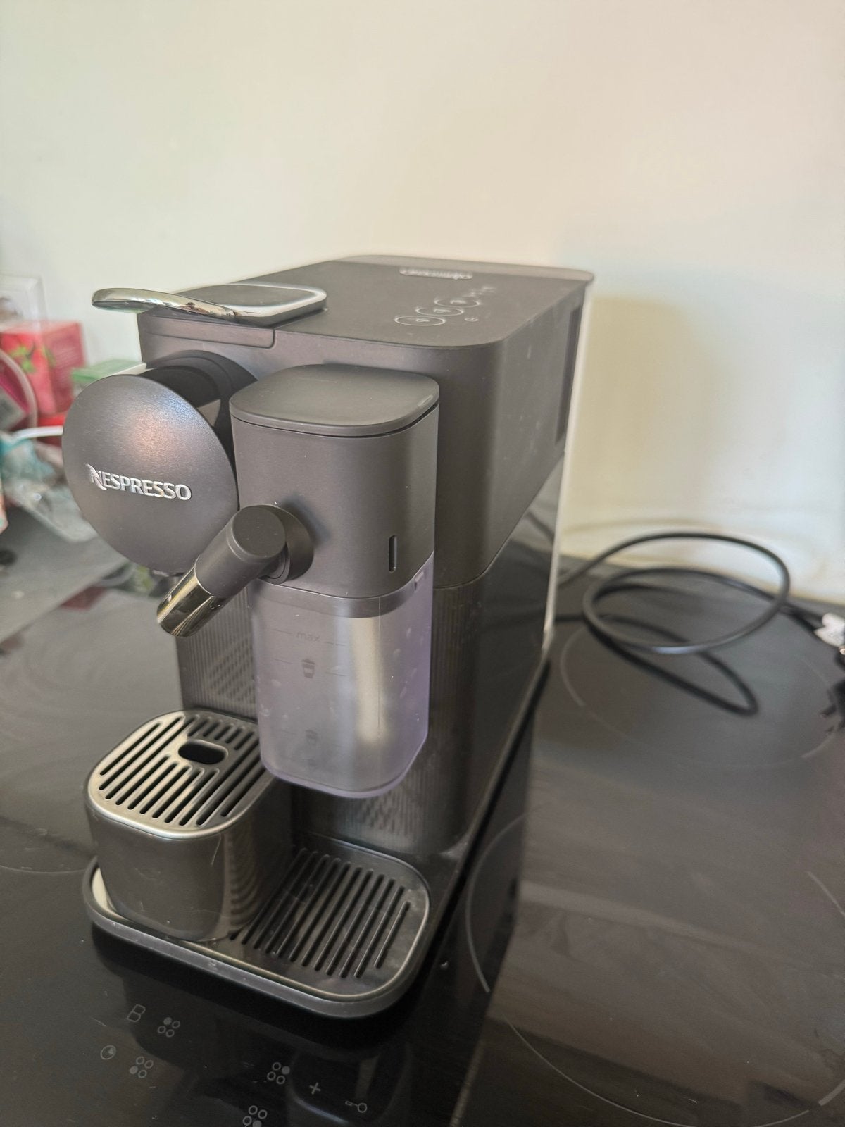 Nespresso Lattissima One Koffiemachine met Melkopschuimer, Ophalen, Koffiemachine, Zo goed als nieuw, 1 kopje