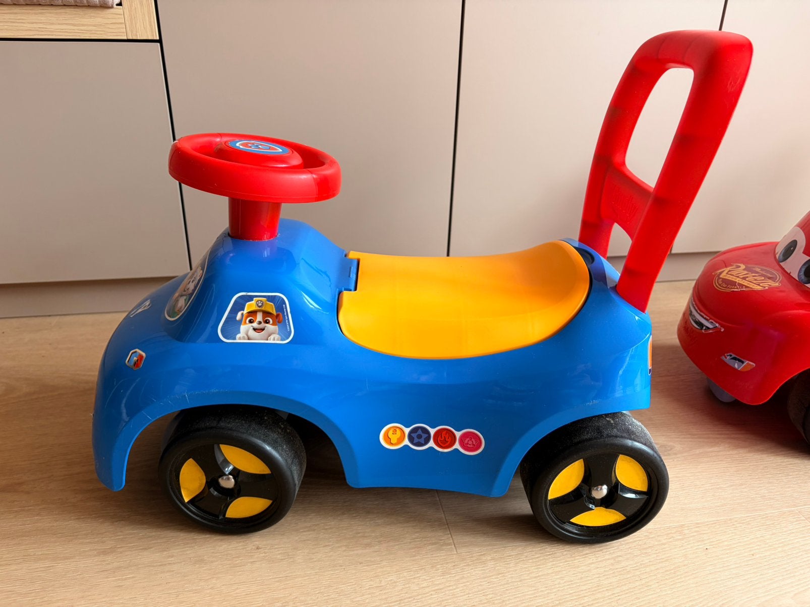 Loopwagen Cars en Paw Patrol, Ophalen, Gebruikt, Loopfiets
