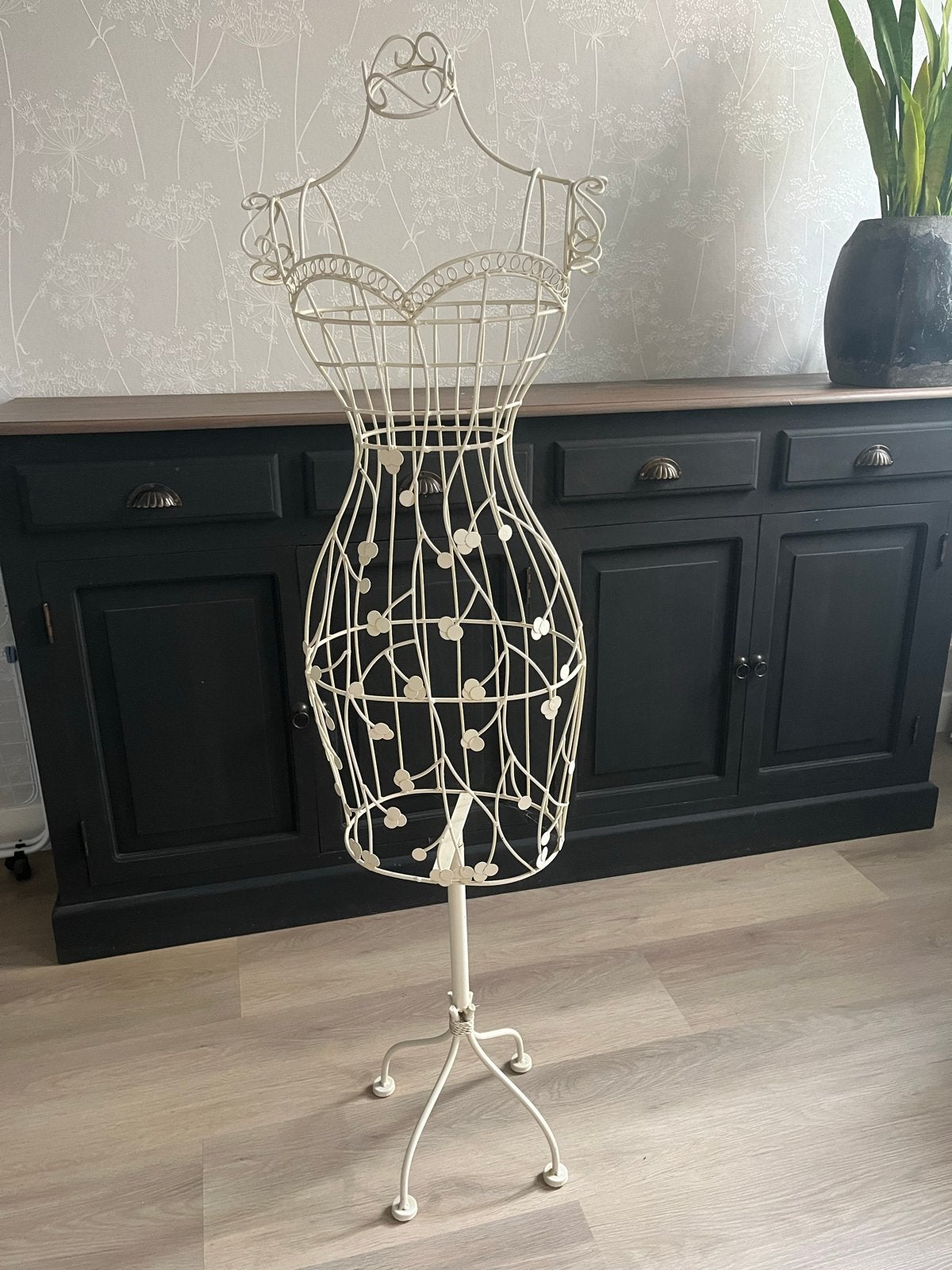 Decoratieve paspop van metaal - Crème, Ophalen, Vintage, Gebruikt, Beige