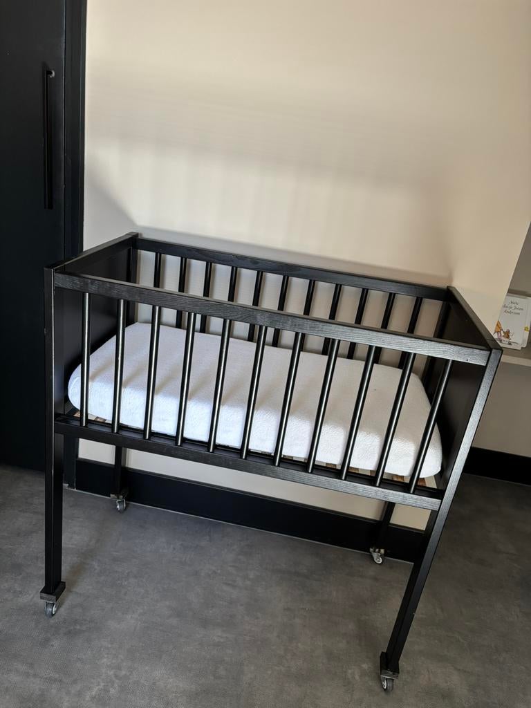 Colorfull Home Wieg/Co-sleeper zwart incl. matras, Ophalen, Zo goed als nieuw, Wieg