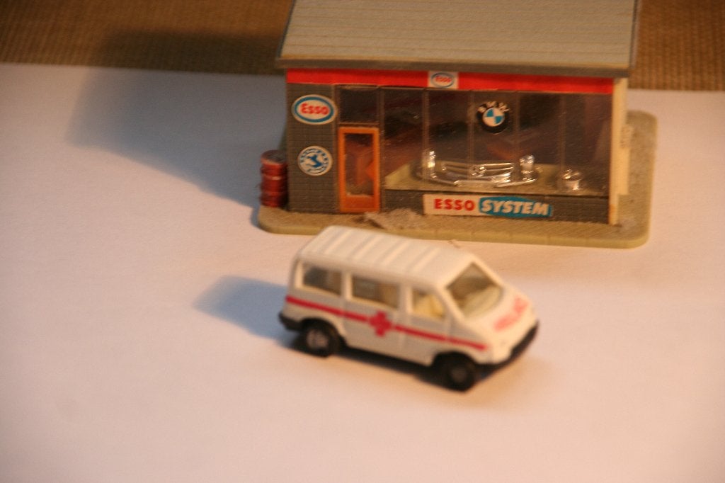 NEWRAY 1:87, Volkswagen T3 Ambulance (6), Ophalen of Verzenden, Zo goed als nieuw, Auto, Overige merken