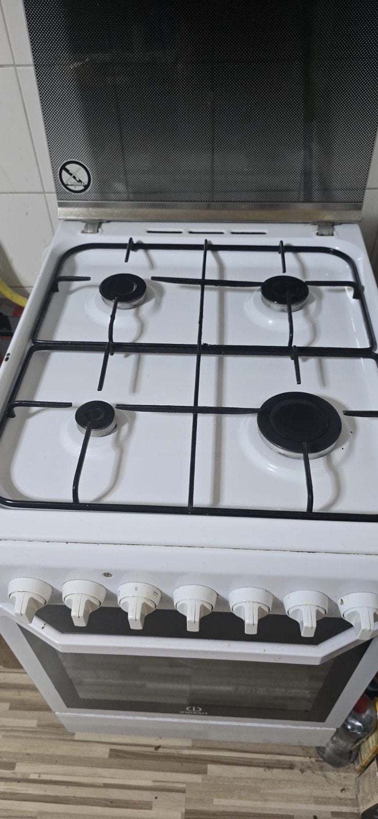 Gasfornuis met oven - werkt goed, Gebruikt, Gas, 85 tot 90 cm, 4 kookzones