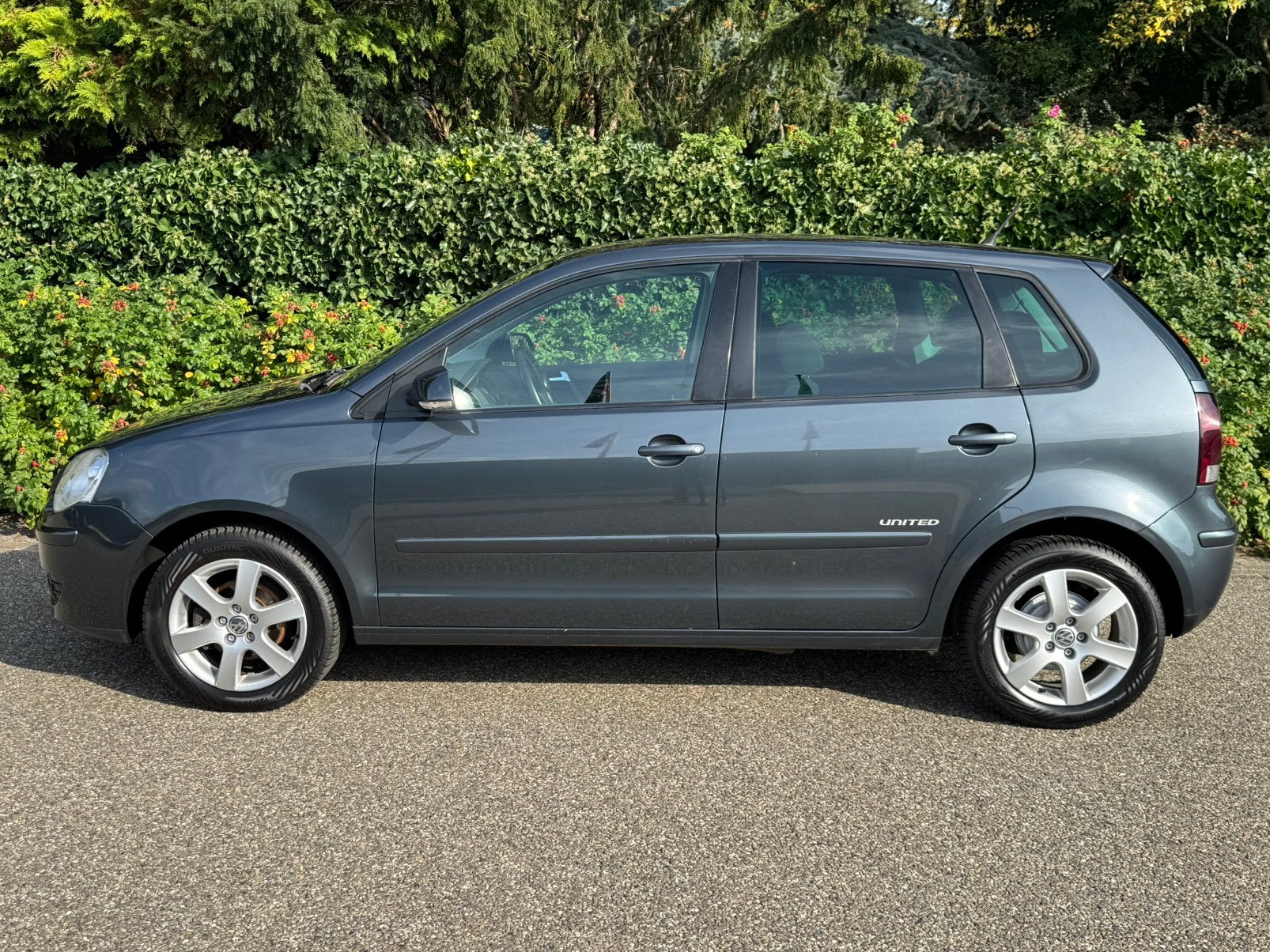 Foto 3 van Volkswagen Polo 1.2 Esyline 2008 Grijs Nieuwe Apk