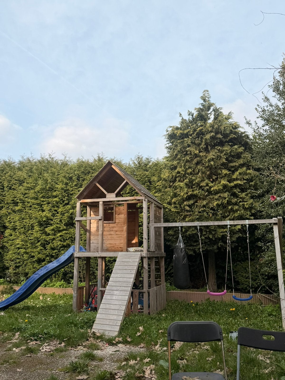 Kinderspeelhuis met toestellen, Ophalen, Zo goed als nieuw, Hout