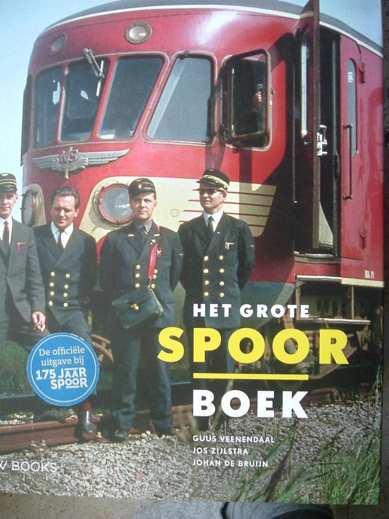 Het grote spoor boek. Officiële uitgave bij 175 jaar spoor., Verzamelen, Spoorwegen en Tramwegen, Ophalen of Verzenden, Zo goed als nieuw