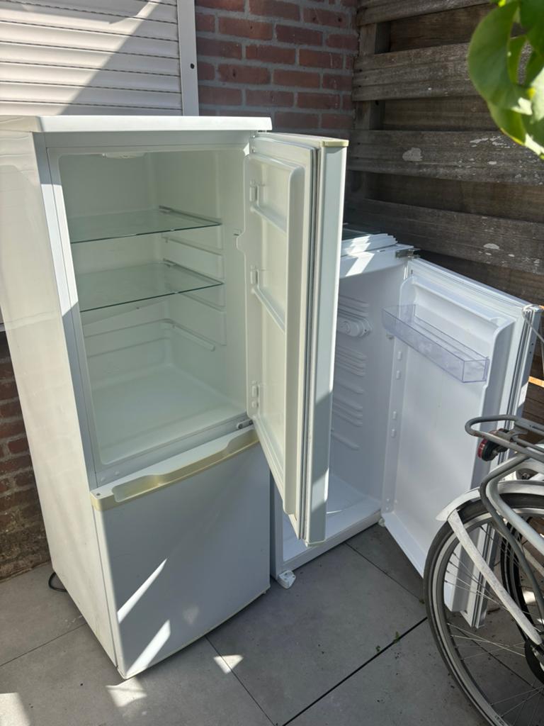 GRATIS Twee Koelkasten, Witgoed en Apparatuur, Koelkasten en IJskasten, Ophalen, Gebruikt, Minder dan 75 liter, 140 tot 160 cm