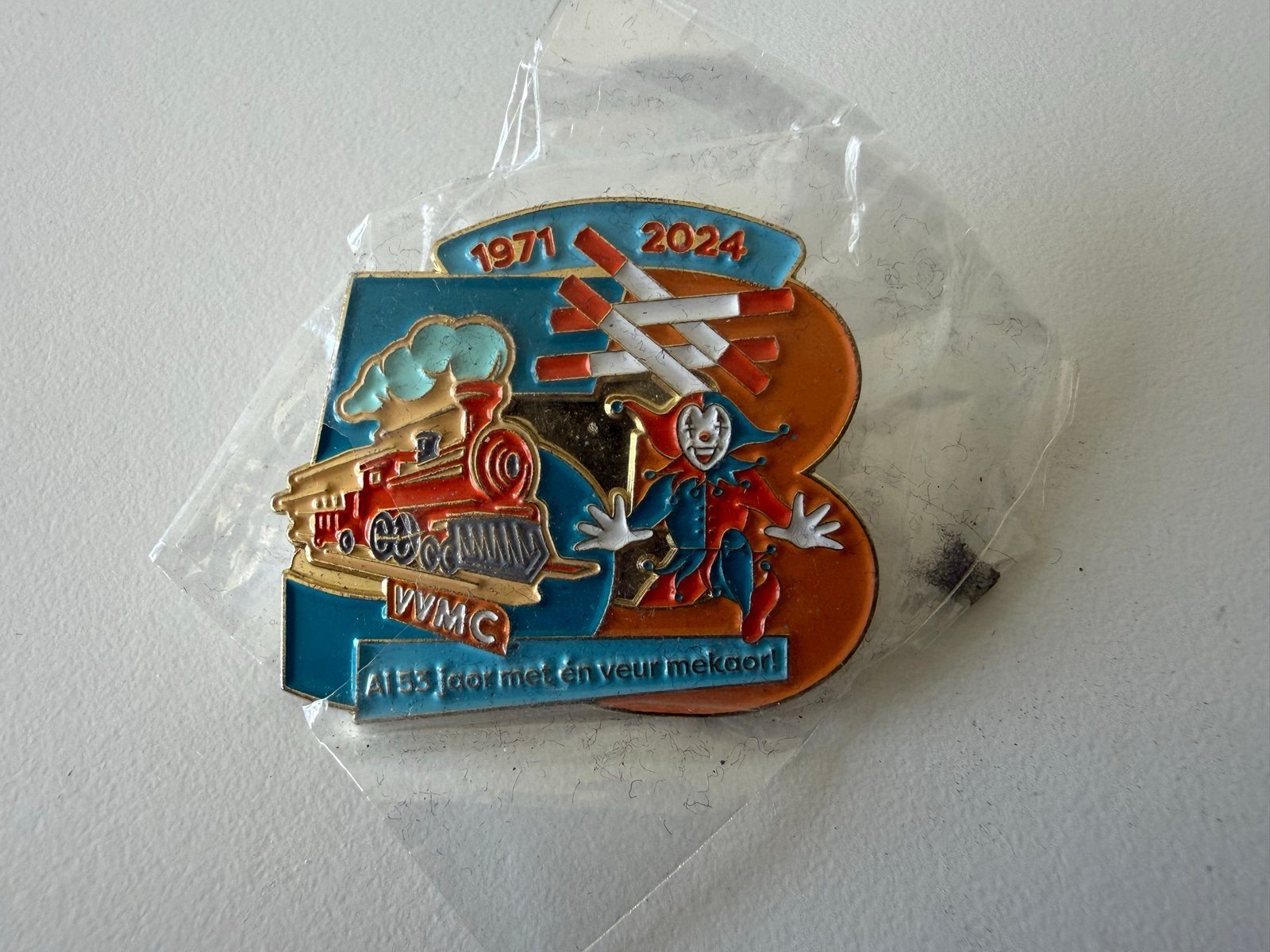NS VWMC Pin 1971-2024 Trein en Harlekijn carnavals pin, Ophalen of Verzenden, Nieuw, Transport, Speldje of Pin