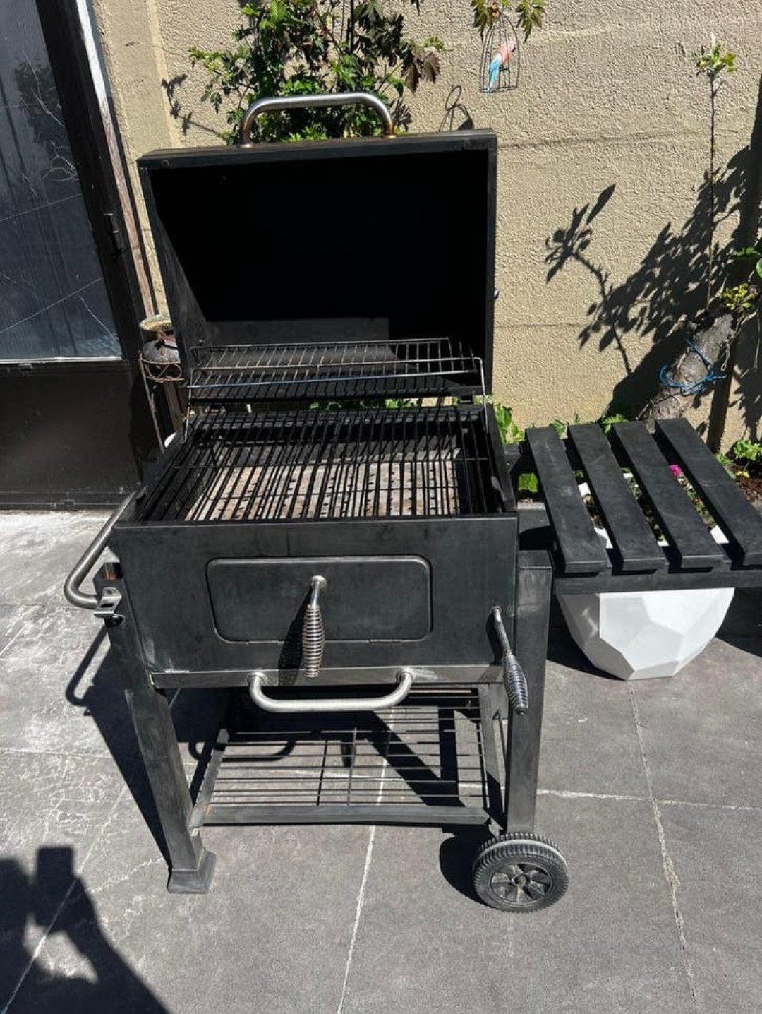Tenneker BBQ met hoes - Houtskoolbarbecue, Ophalen, Zo goed als nieuw, Tenneker