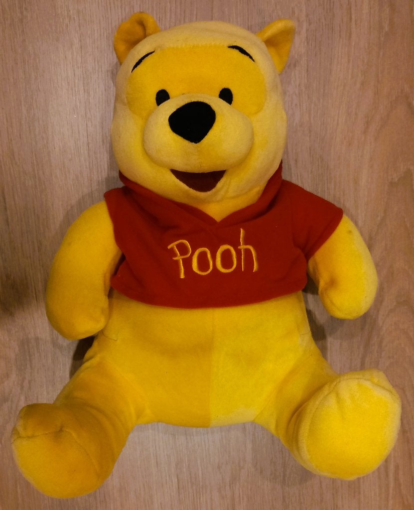 Zachte Winnie de Pooh knuffelbeer met belletje - €15 (BG), Disney, Beer, Ophalen of Verzenden, Zo goed als nieuw