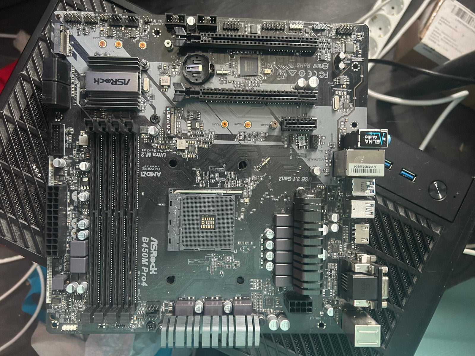 ASRock B450M Pro4 moederbord - defect, Ophalen of Verzenden, Niet werkend, AMD, DDR4