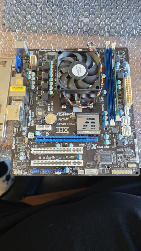 ASRock A75M Moederbord met AMD A4-3300 CPU en 4GB DDR3 RAM, Gebruikt, Micro ATX, FM1, DDR3