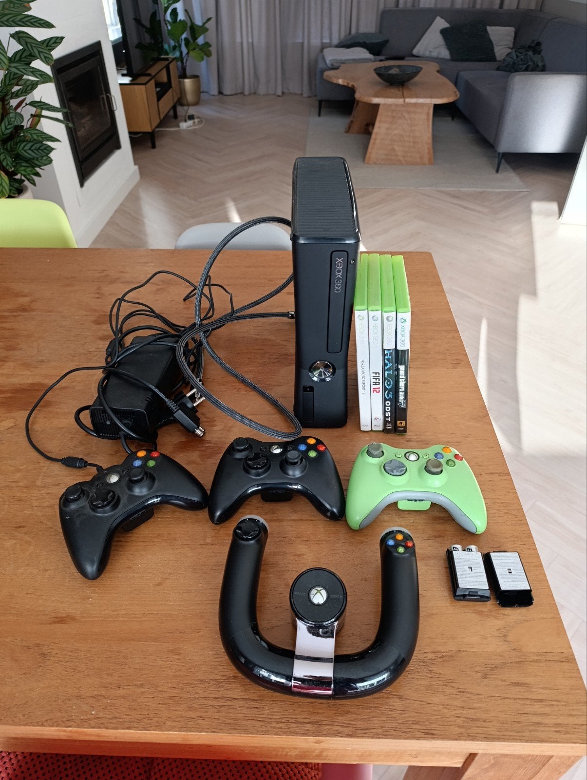 Xbox 360 console met 4 games en accessoires, Spelcomputers en Games, Games | Xbox 360, Ophalen, Gebruikt, Vanaf 18 jaar, Overige genres