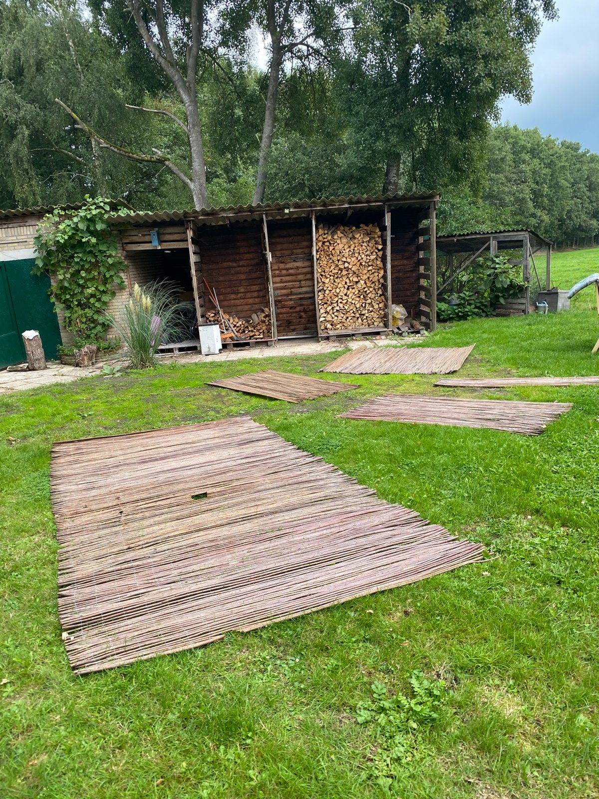 8,00m x 1,80m Wilgenhek met 12 houtpalen 2,00m  lang, Ophalen, Gebruikt, Hout, Tuinhek