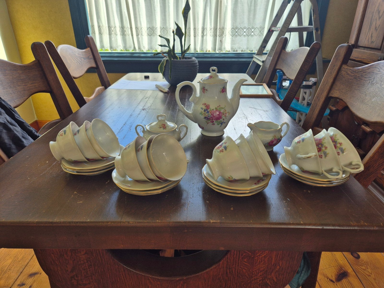 Vintage porseleinen theeservies met bloemmotief, Ophalen
