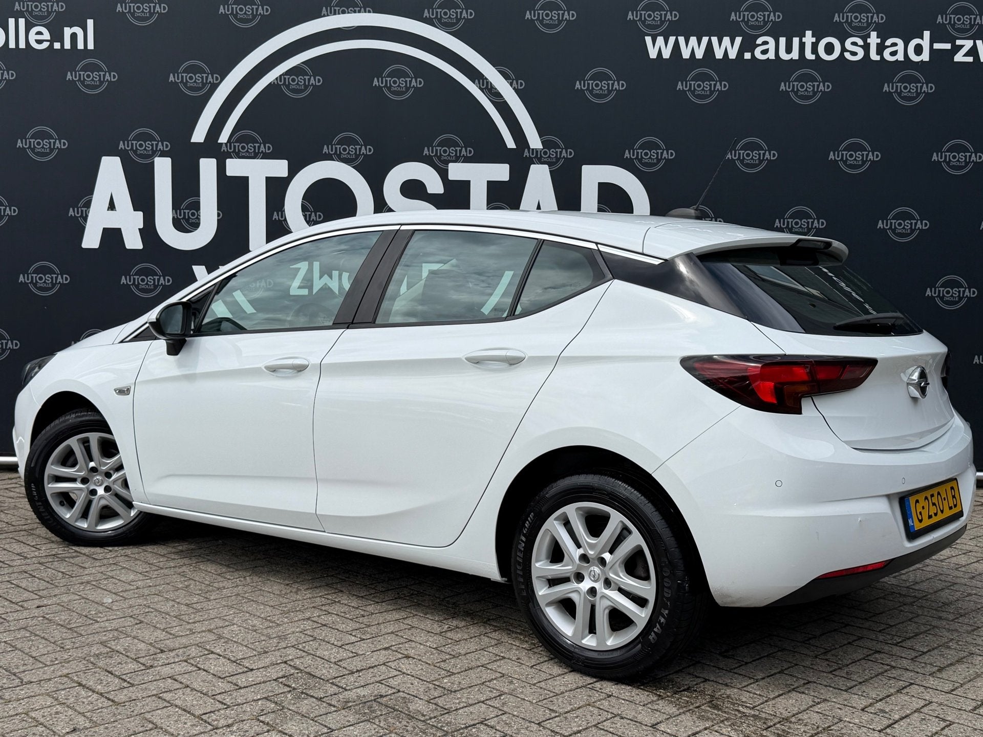 Opel Astra 1.0 Turbo Business NL-Auto / 2e Eigenaar / NAP /, Auto's, Opel, Stof, 610 kg, Wit, Origineel Nederlands