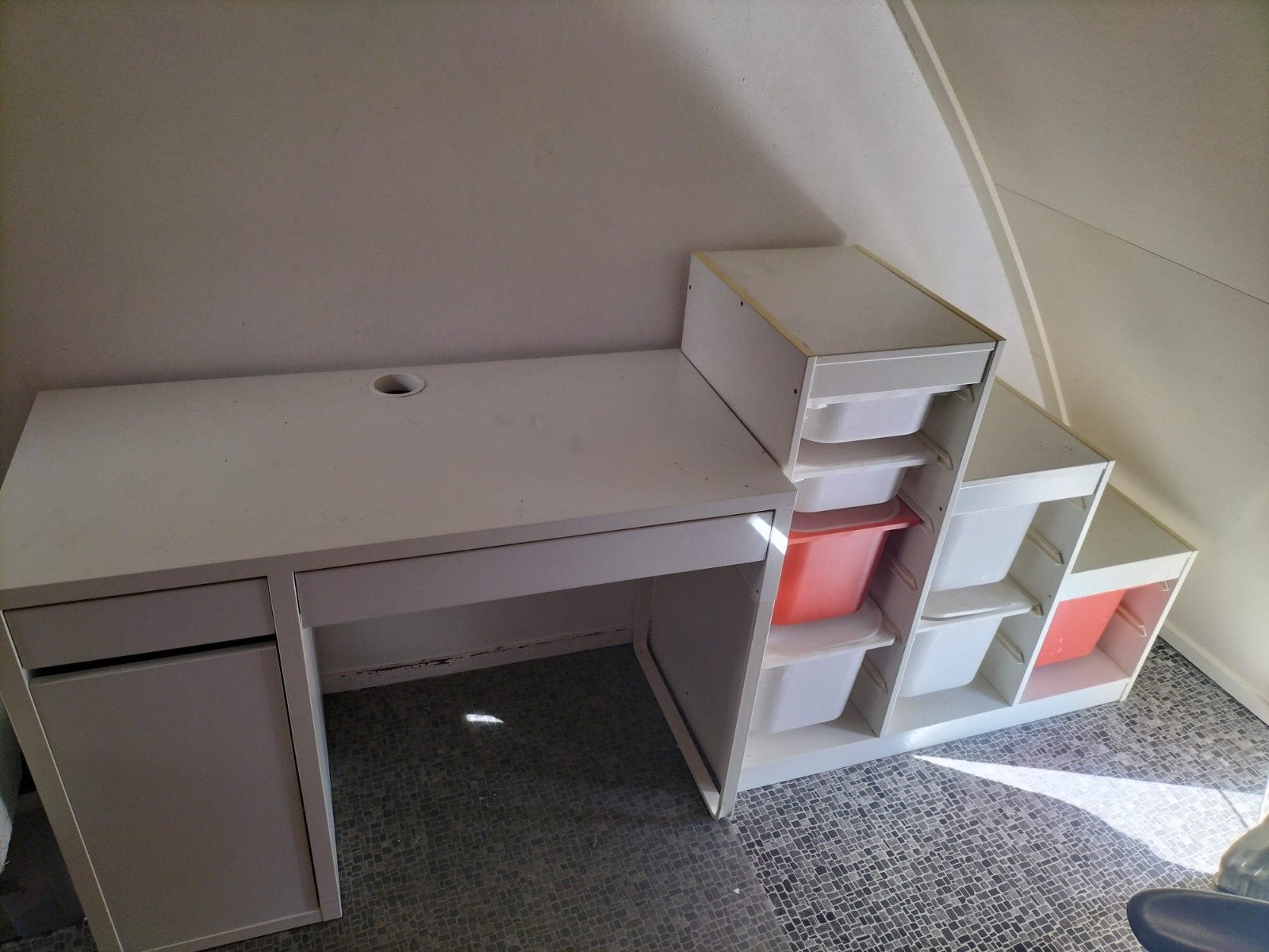 Ikea Micke bureau (na 8 sept naar kringloop), Huis en Inrichting, Bureaus, Ophalen, Gebruikt
