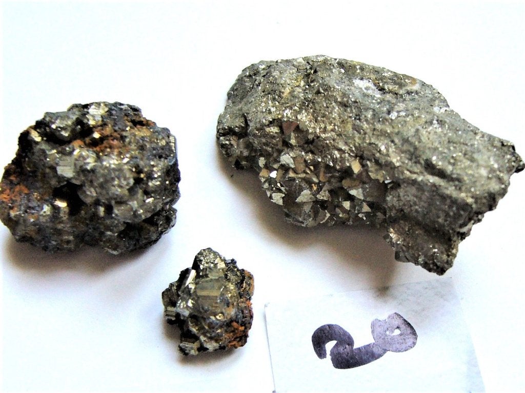 pyriet foto = 1,19 fools gold 30g idioten goud of piriet 7gr, Ophalen of Verzenden, Mineraal