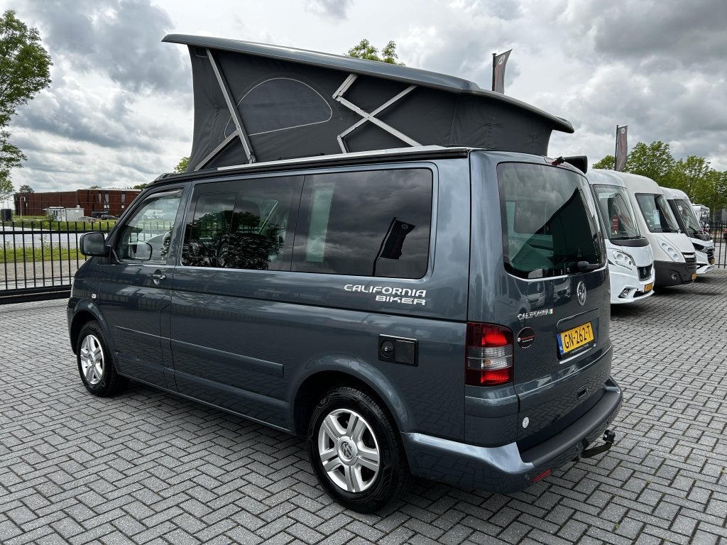 VW T5 California Buscamper Biker uitvoering/4.7m/2009/Euro-4, Buscamper of Camperbus, Volkswagen, Bedrijf, 4 tot 5 meter