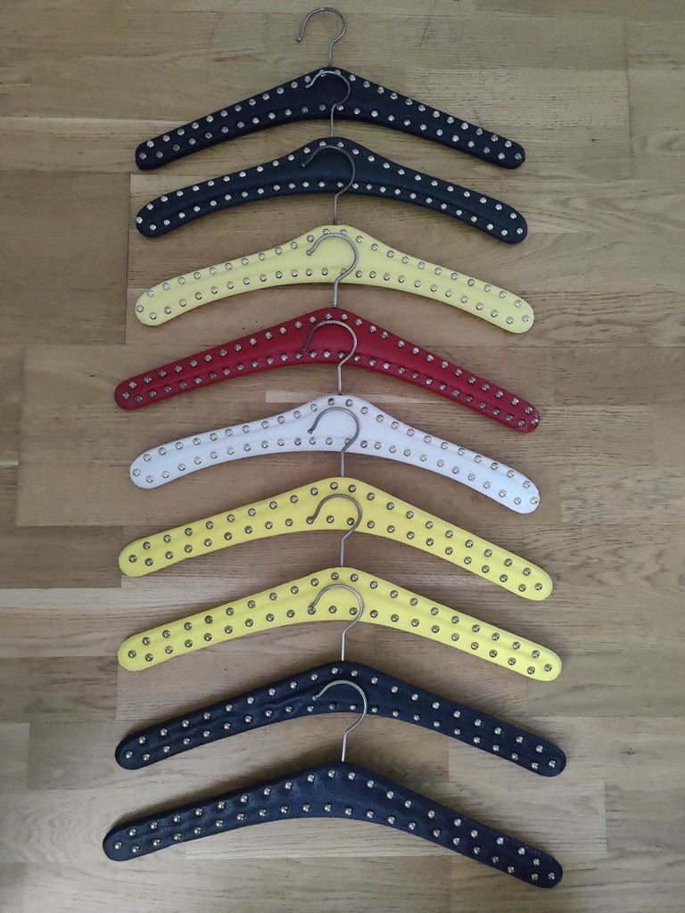Vintage kledinghangers uit jaren 50/60 - negen stuks, Kleding | Dames, Ophalen of Verzenden, Gebruikt, Overige materialen, Volwassenen