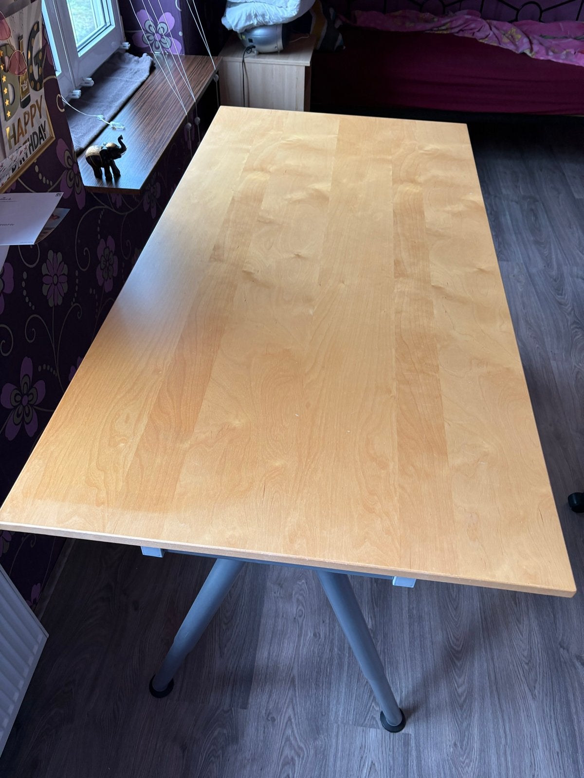 IKEA Galant Bureau - Licht Hout met Grijs Onderstel, Huis en Inrichting, Ophalen, Gebruikt, Hout, IKEA