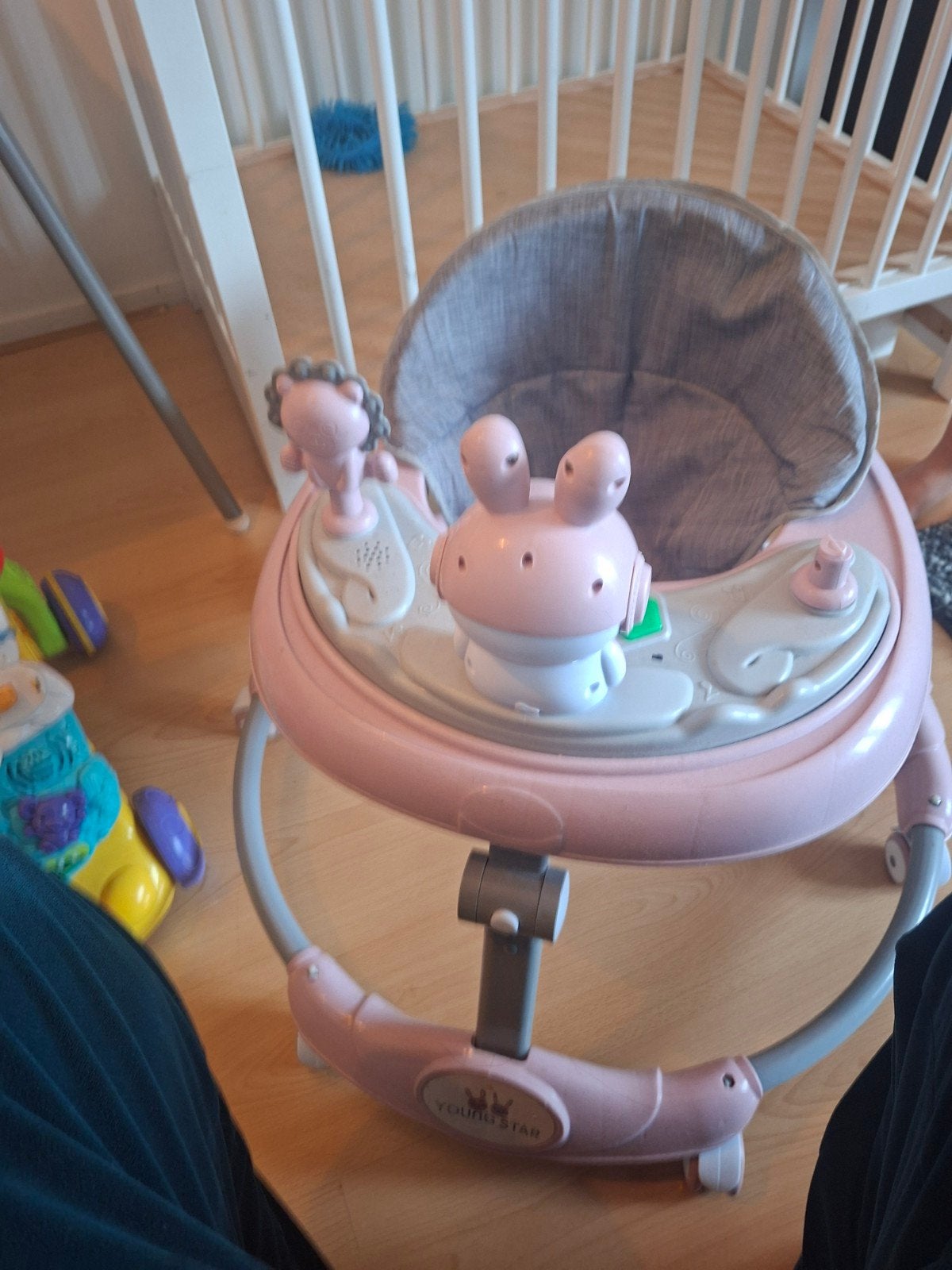 Roze Babywalker Young Star met Speelgoed, Kinderen en Baby's, Ophalen of Verzenden, Zo goed als nieuw, Overige typen, Met geluid