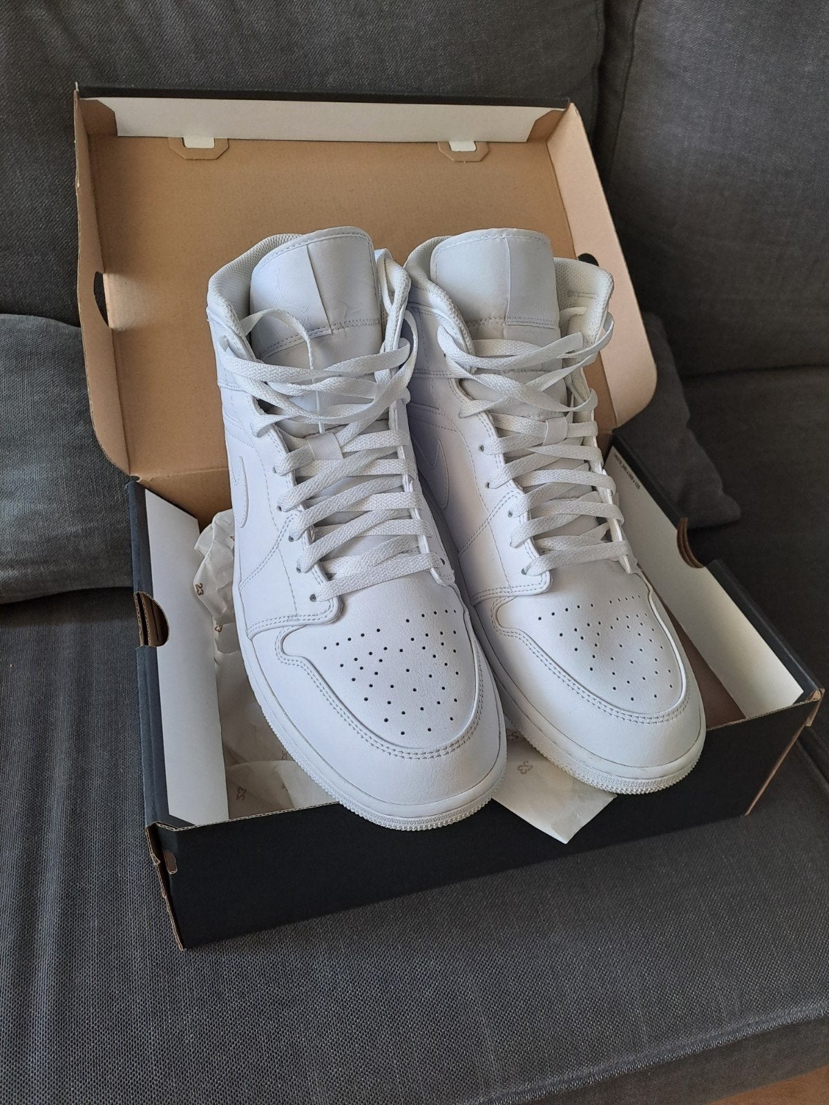 Nike Air Jordan 1 Mid Triple White - Maat 47.5, Kleding | Heren, Schoenen, Nike Jordan, Wit, Nieuw, Ophalen of Verzenden