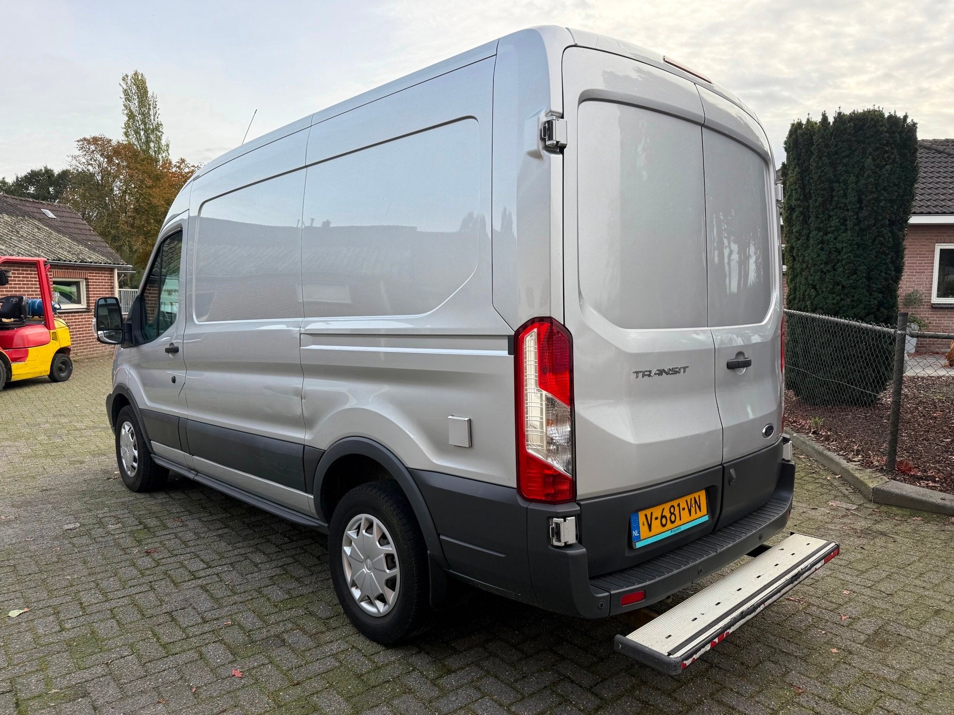 Ford Transit 350 2.0 TDCI L2H2 Trend automaat camera 3-zits, Auto's, Euro 6, 4 cilinders, 2042 kg, Bedrijf