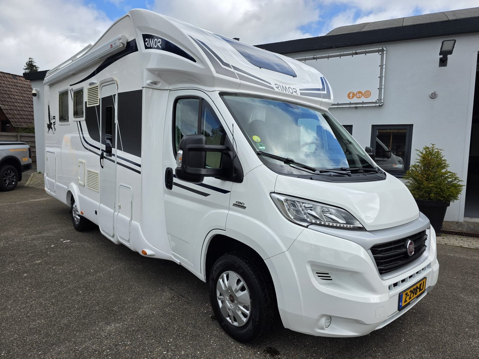 Rimor Seal 98P 5 pers, 2x airco vol opties, hefbed, litium,, Caravans en Kamperen, Standaard zit, Ringverwarming, Fiat, 6 tot 7 meter