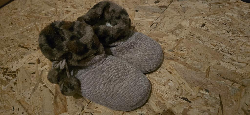 Sloffen boots maat 38-39, Ophalen of Verzenden, Pantoffels of Sloffen