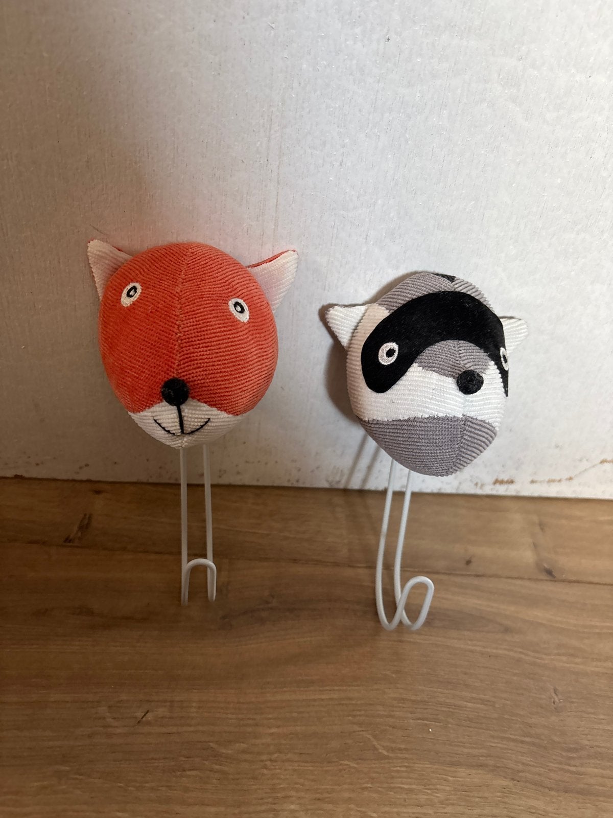 Leuke kapstokhaken in de vorm van dieren (vos en wasbeer), Overige materialen, Wandhaken, Ophalen of Verzenden, Zo goed als nieuw