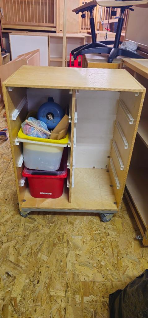 Kinderopvang meubels: kasten, bedden, tafel, banken, Ophalen of Verzenden, Gebruikt, Overige typen