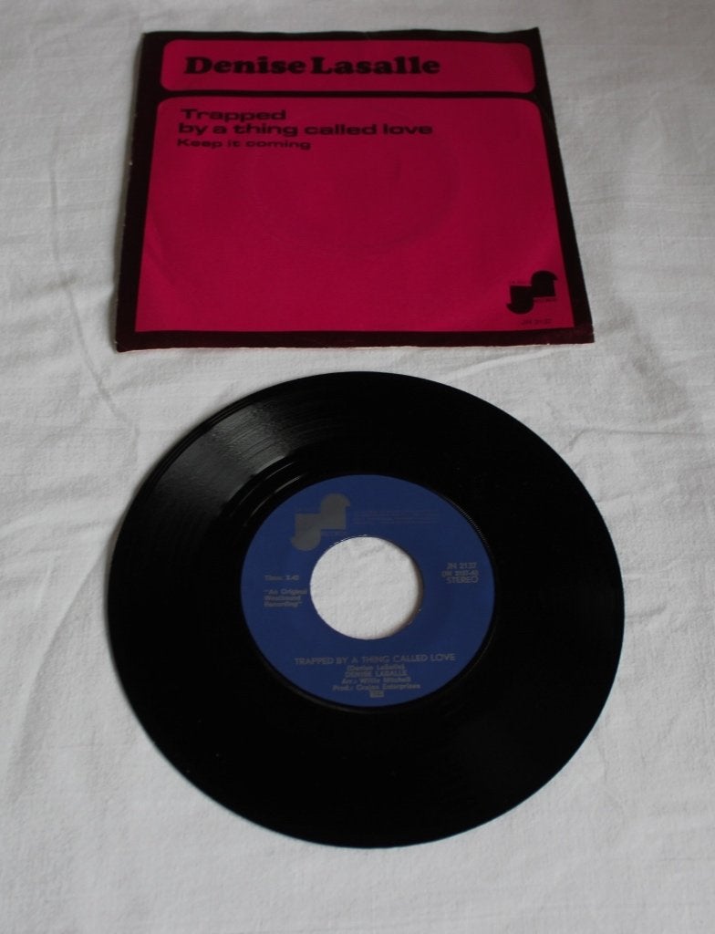 Denise LaSalle  - trapped by a thing called love, Ophalen of Verzenden, Zo goed als nieuw, 7 inch, R&B en Soul