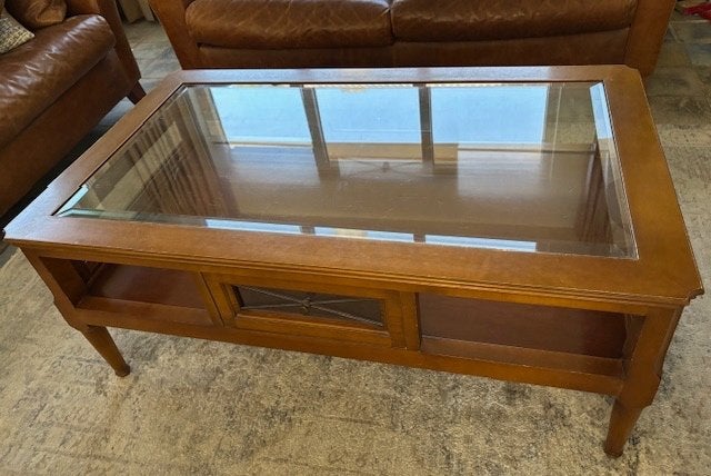 Notenhouten salontafel met glazen blad, Ophalen, 50 – 75, Gebruikt, 100 tot 150 cm