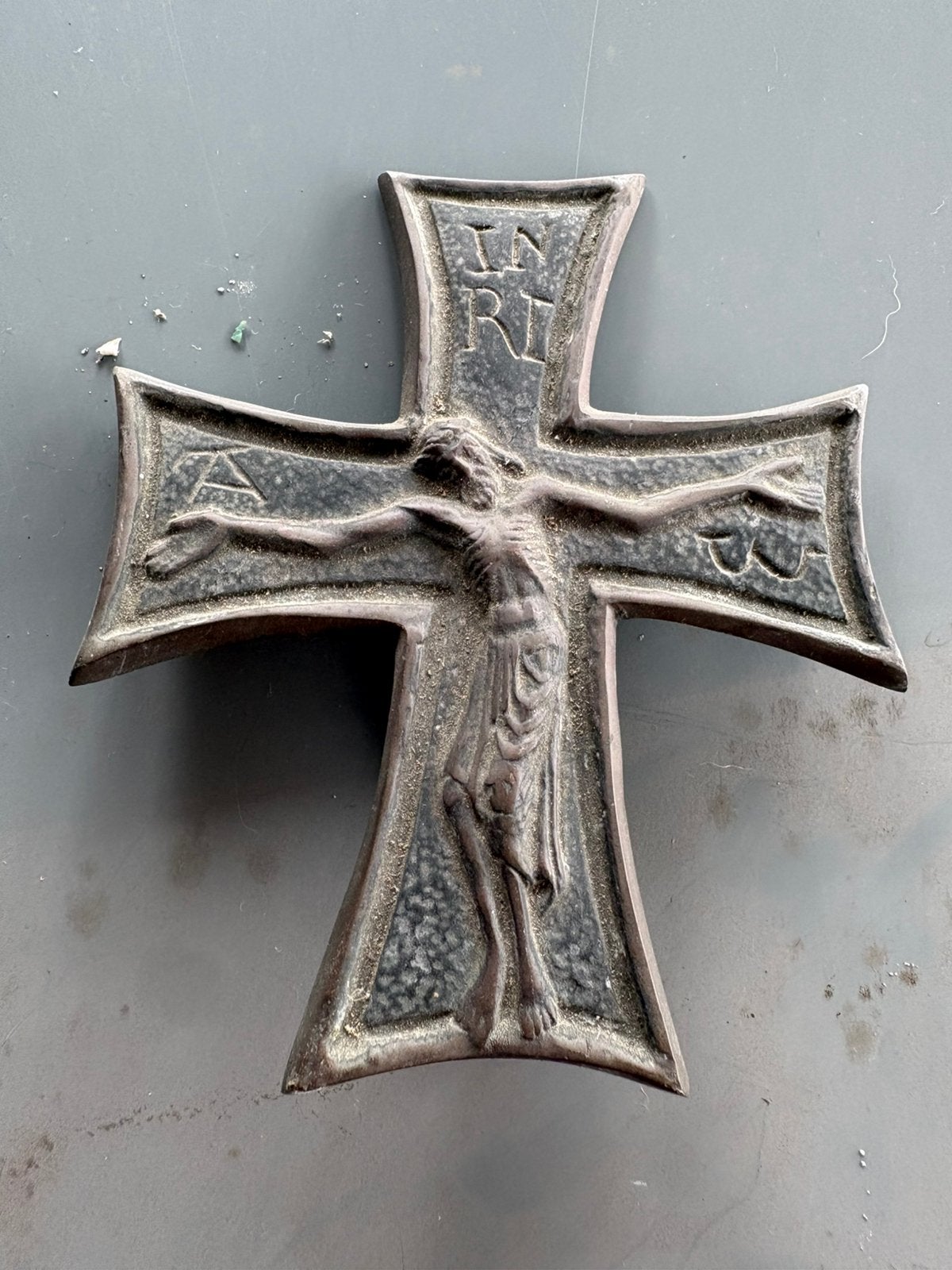 Max Le Verrier bronzen wandcrucifix – gesigneerd – Art Deco, Antiek en Kunst, Verzenden