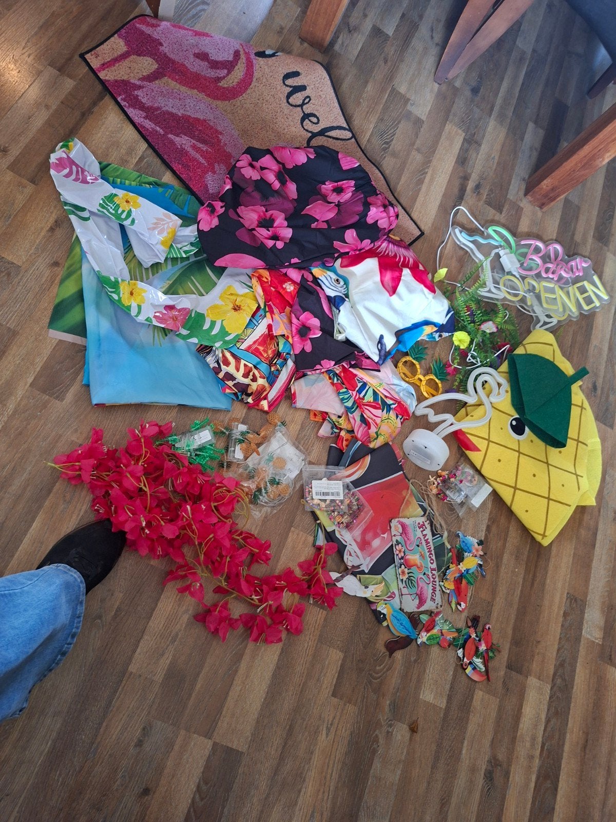 Tropisch Feestpakket: Decoratie, Kleding & Neonreclame, Gebruikt, Meerkleurig, Overige stijlen, Ophalen of Verzenden
