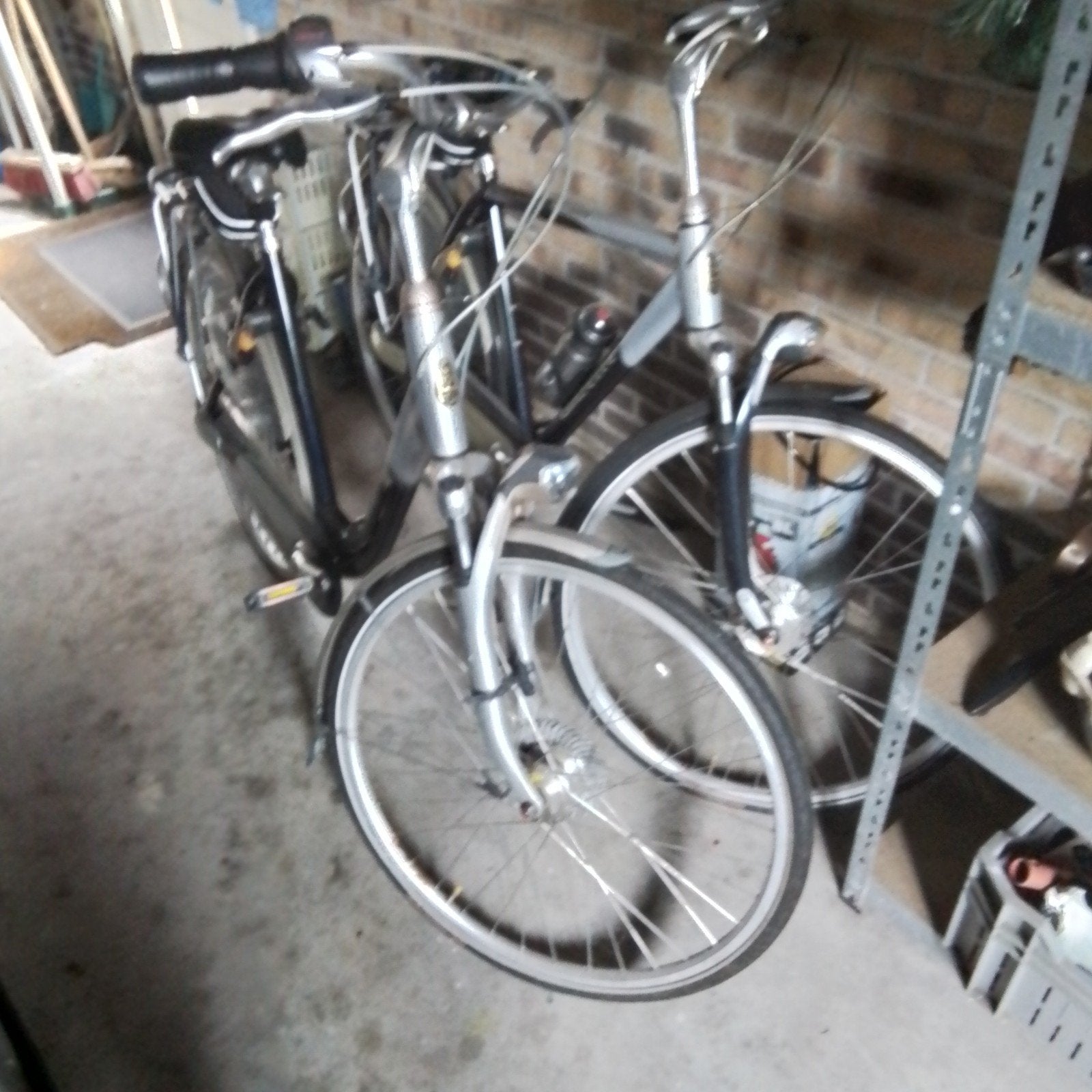 2 fietsen te koop: Damesfiets (nieuwstaat) en Herenfiets, Ophalen, Gebruikt, Versnellingen