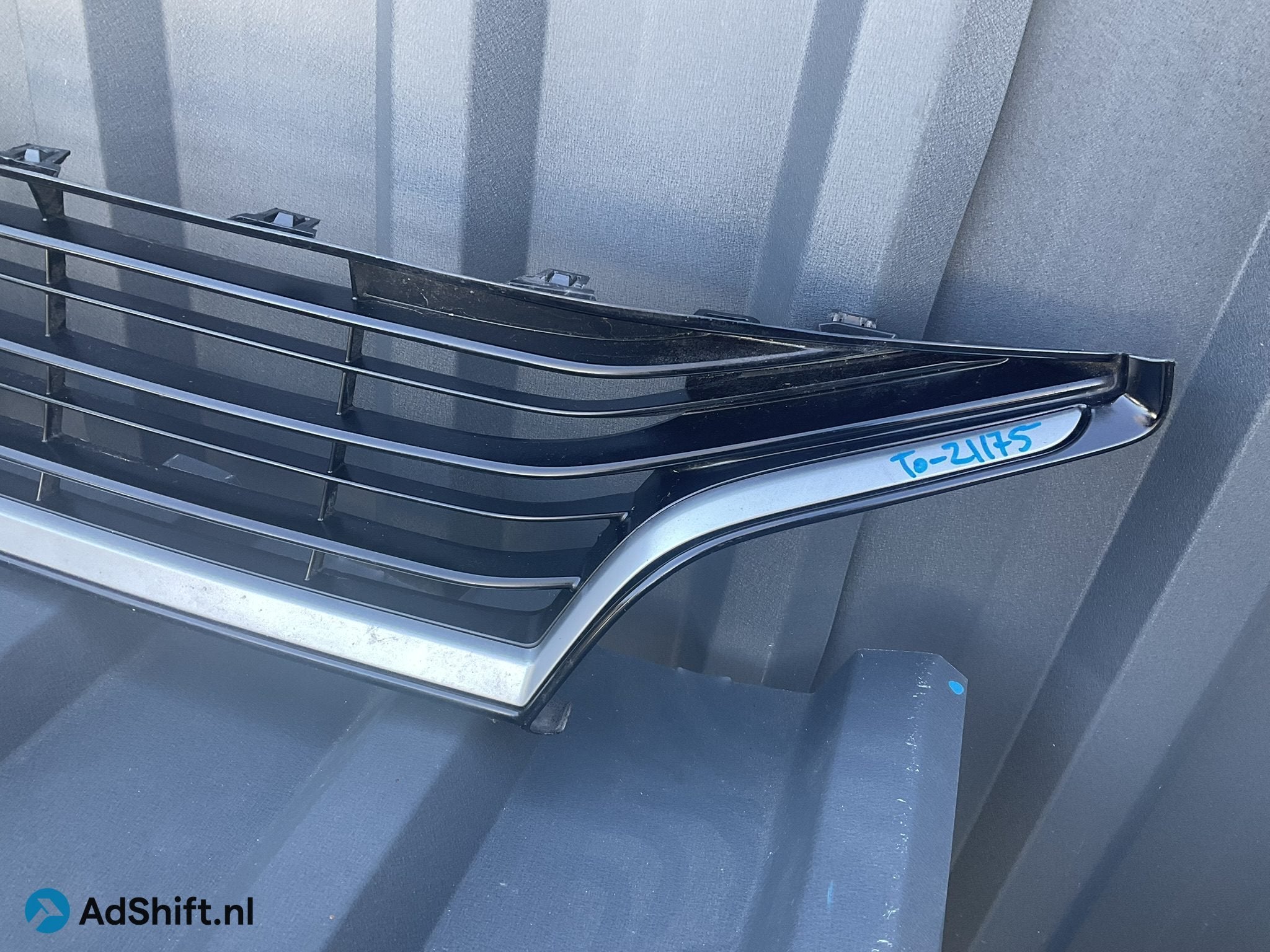 Bumper Rooster Toyota Yaris 53102K0020 Voorbumper Gril To-21
