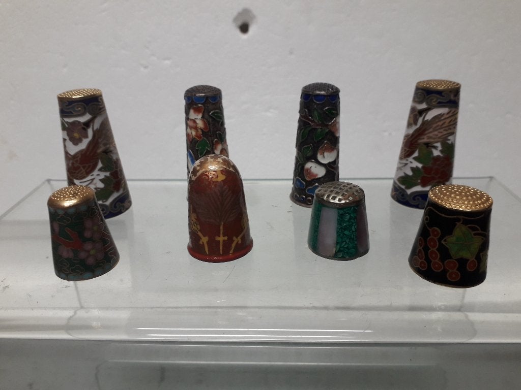8 CLOISONNE VINGERHOEDJES in ZEER GOEDE STAAT voor 20 EURO, Ophalen of Verzenden