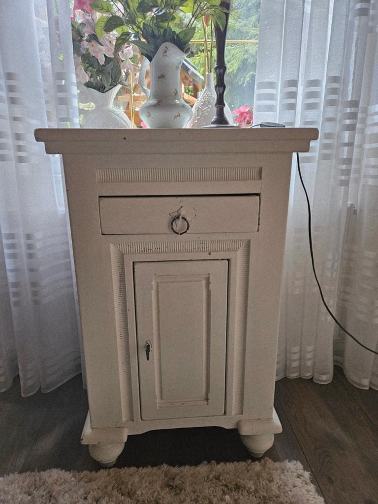 Set van 2 hele mooie landelijke nachtkastjes 82 cm hoog, Huis en Inrichting, Slaapkamer | Nachtkastjes, Ophalen, Gebruikt, Minder dan 45 cm