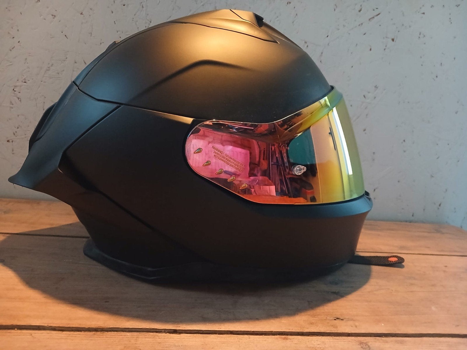 Nieuwe Shark motorhelm - Mat zwart met goud vizier, M, Dames, Shark, Ophalen of Verzenden