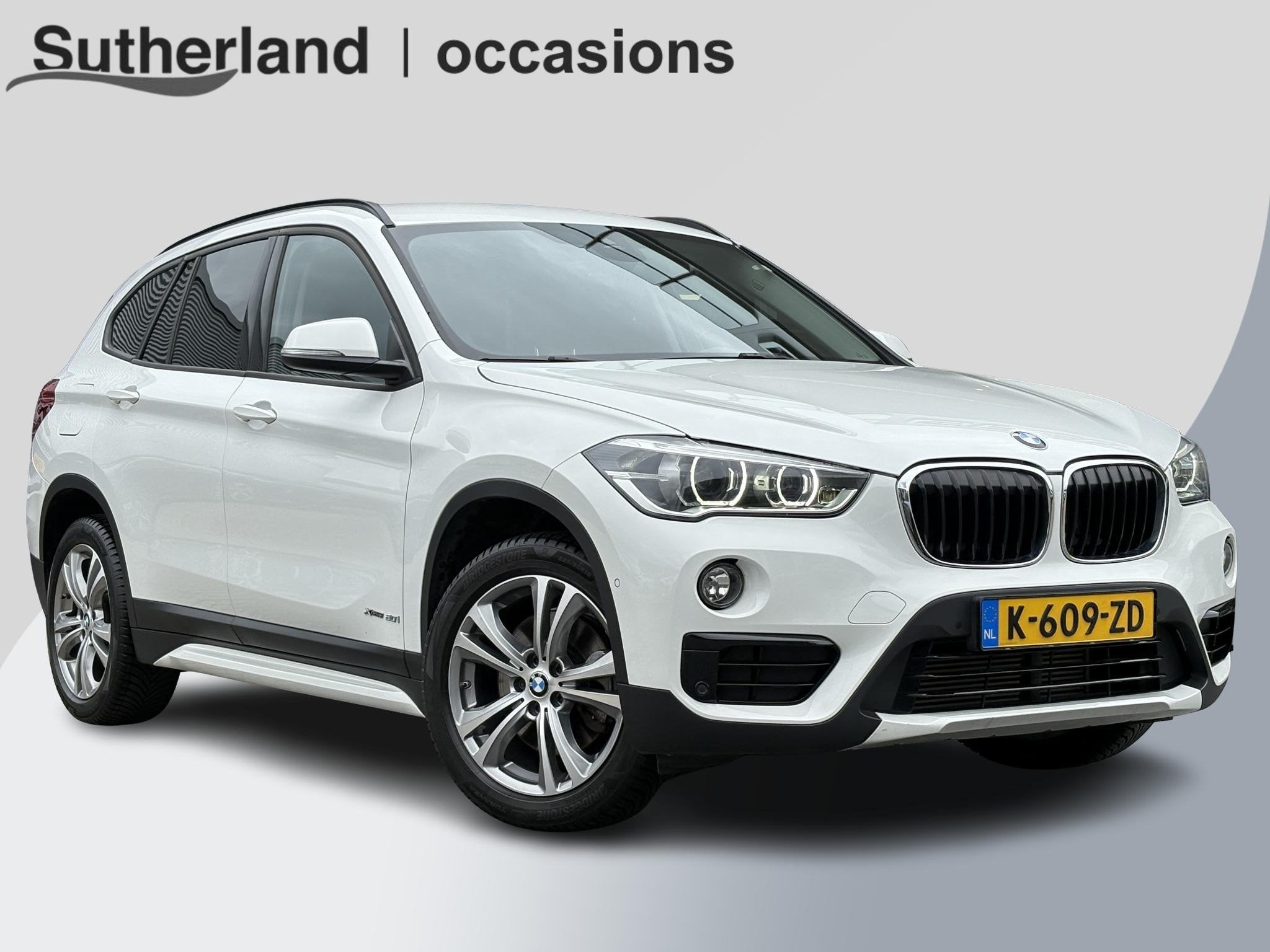 BMW X1 xDrive20i High Executive 192 Pk | Stoelverwarming | E, Auto's, Gebruikt, Euro 6, 2000 kg, Wit