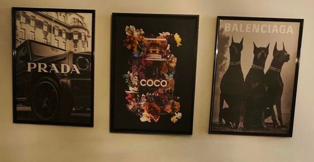 Set van 3 ingelijste posters: Prada, Coco, Balenciaga, 50 – 75, Minder dan 50 cm, Ophalen of Verzenden, Zo goed als nieuw