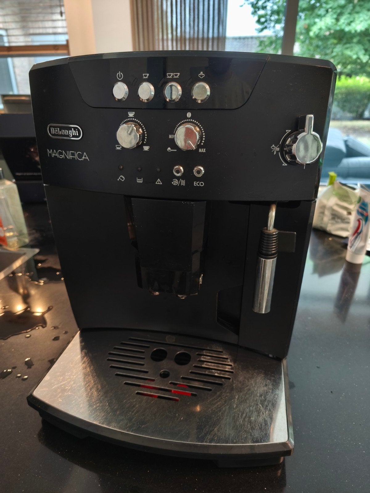 2x Delonghi Magnifica, Ophalen, Gebruikt, Koffiemachine, Afneembaar waterreservoir