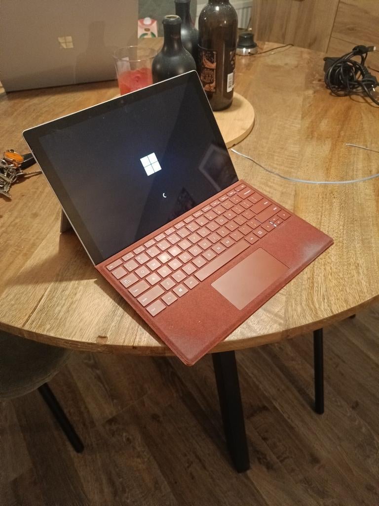 Microsoft Surface Pro 7 i5 8GB met toetsenbord en lader, Computers en Software, Windows Laptops, Ophalen, 8 GB, Met touchscreen